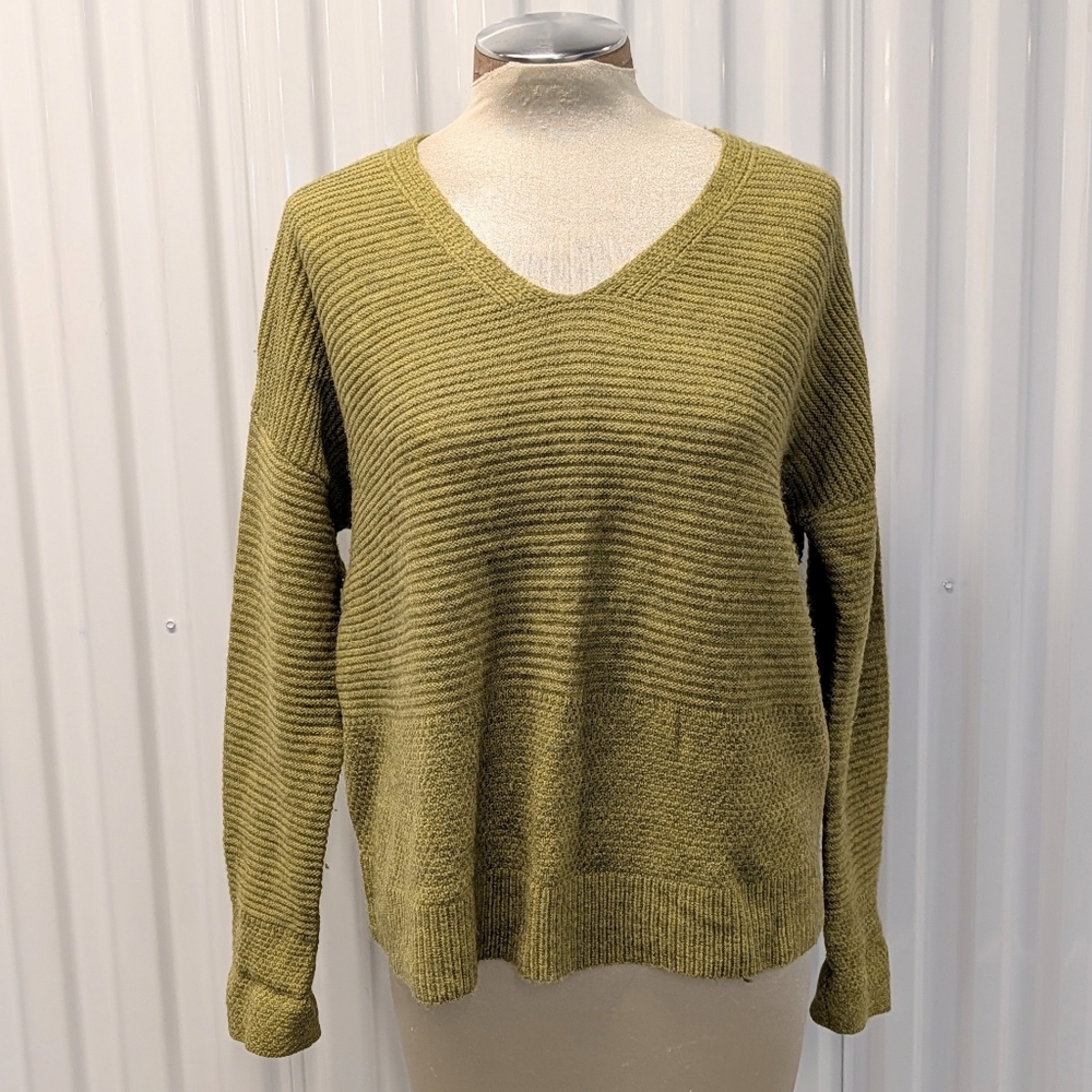 apple green EILEEN FISHER yak alpaca V neck sweater M P